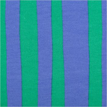 Hochwertiger Bio French Terry mit unregelmäßigen Streifen von Jennifer Bouron in Blau und Grün besticht durch seine weiche Sommersweat-Qualität bei 1,45 m Breite und ist ideal für gemütliche Pullover oder sportliche Freizeitbekleidung - Nahaufnahme