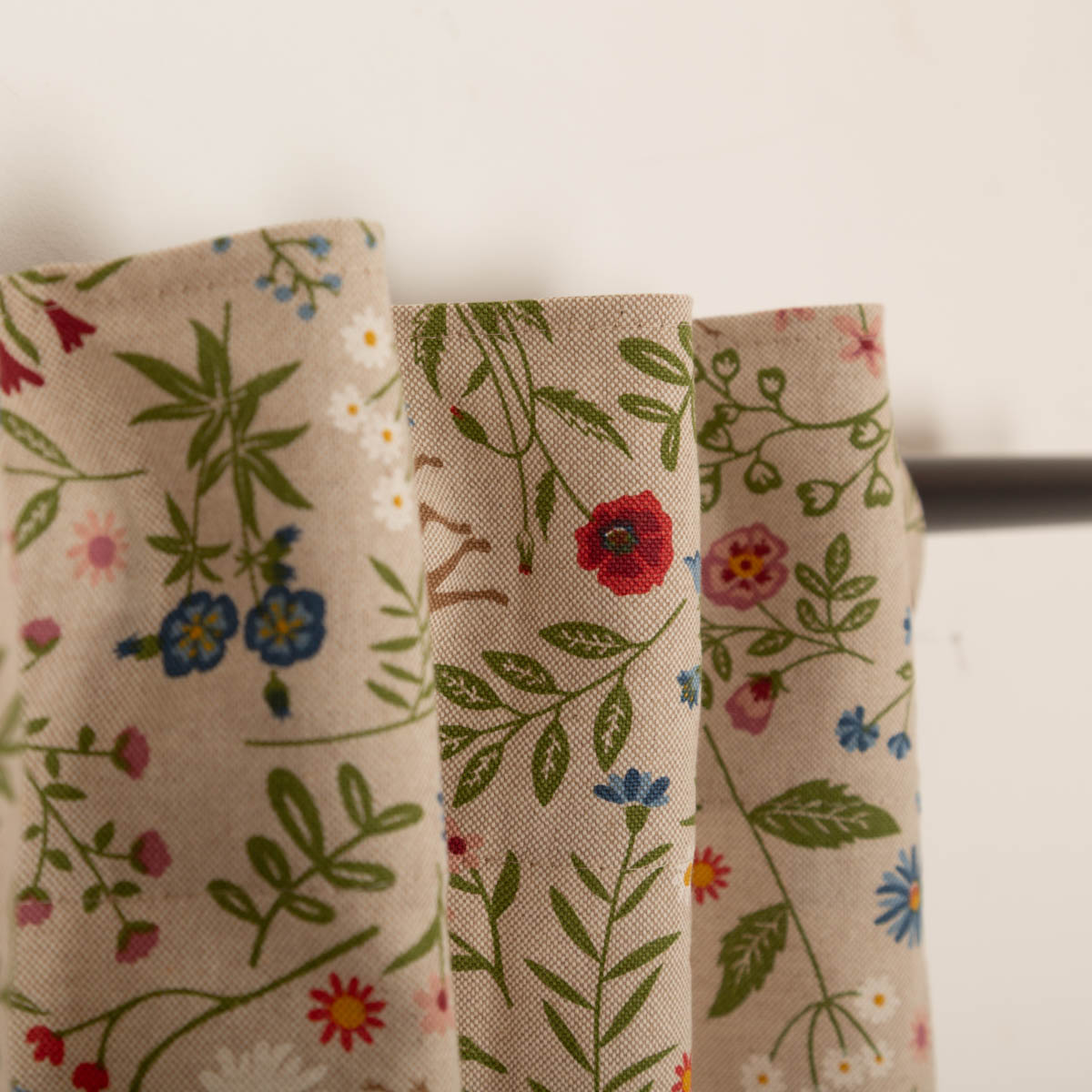 Vorhang Leinenlook Floral Animal Garden natur bunt mit Smok-Schlaufenband 245x130cm (HxB) oder Wunschmaß von SCHÖNER LEBEN